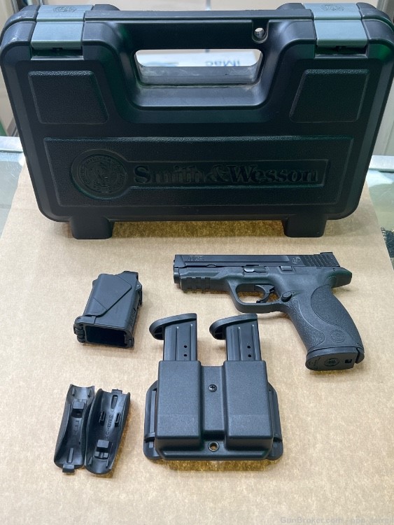 Smith & Wesson m&p 9 pistol clean complete 3 mags -img-0