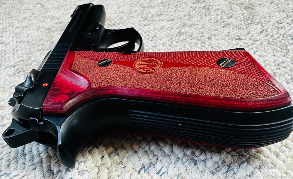 Beretta 92 Rosewood & Black Grips, Case and 15 Rd Magazine-img-15