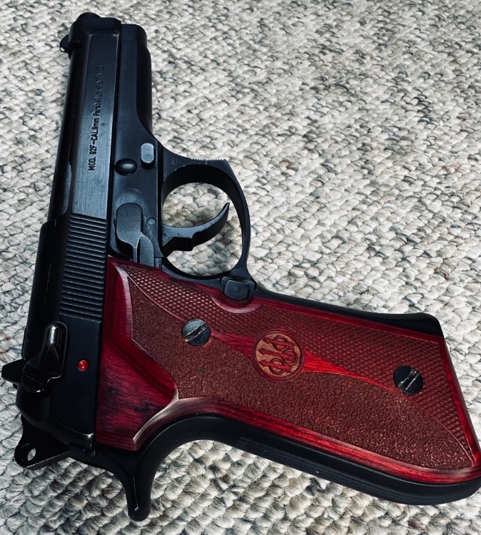 Beretta 92 Rosewood & Black Grips, Case and 15 Rd Magazine-img-4