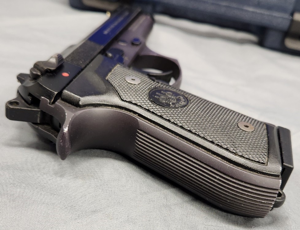 Beretta 92FS pistol 9mm with box USA made-img-13