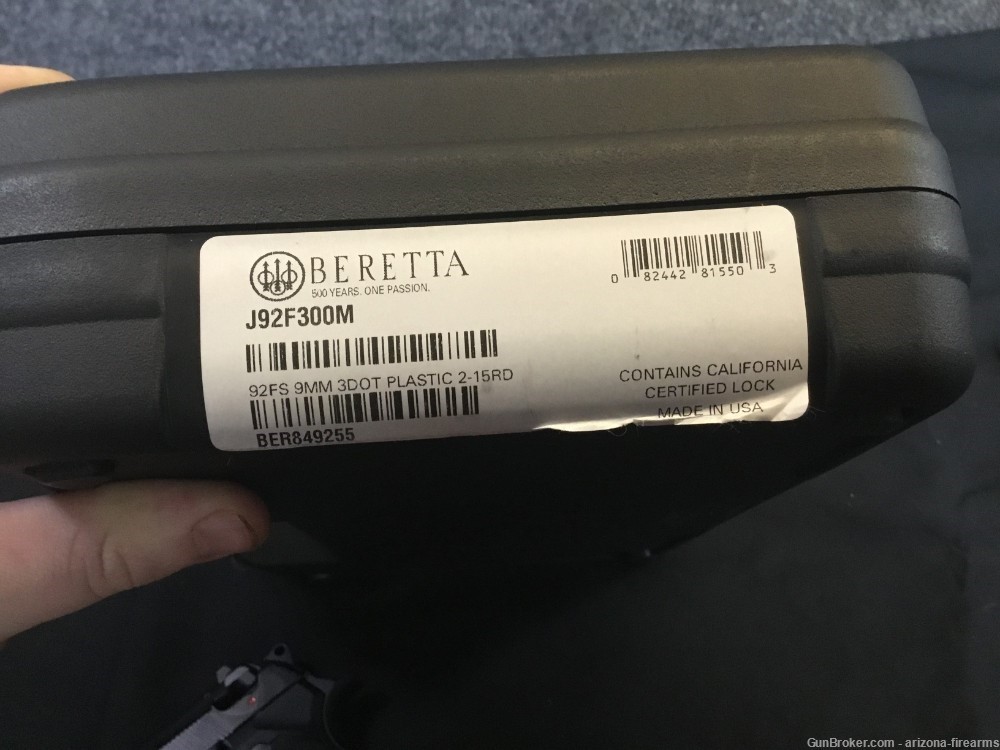 Beretta 92FS SemiAuto Pistol 9mm w. Case and two 15-Round Magazines-img-12