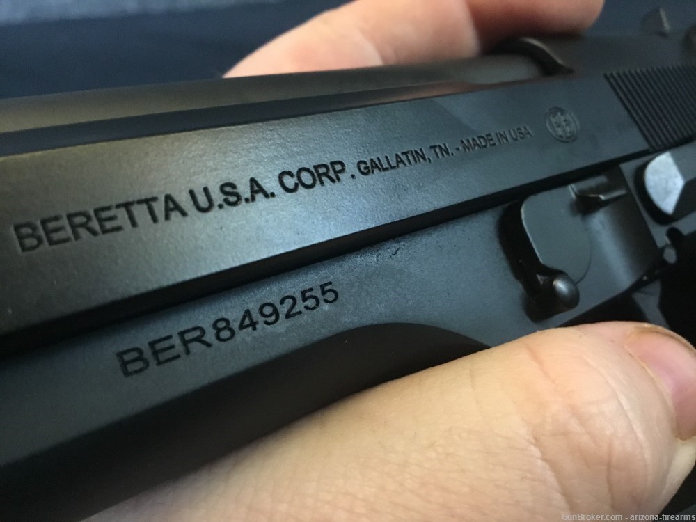 Beretta 92FS SemiAuto Pistol 9mm w. Case and two 15-Round Magazines-img-10