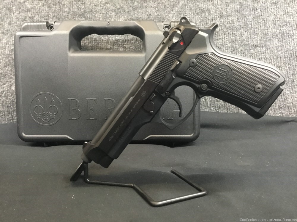 Beretta 92FS SemiAuto Pistol 9mm w. Case and two 15-Round Magazines-img-1