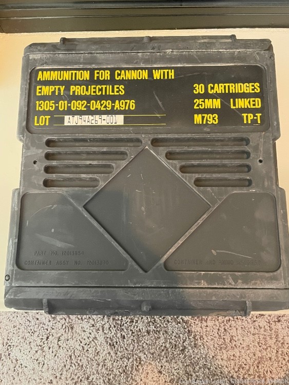 Collectible Military Ammo Box 25mm M793 Linked 30 Cartridges Bradley -img-0