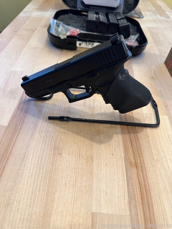 Glock 23 .40cal Gen 3 with Night Sights-img-5