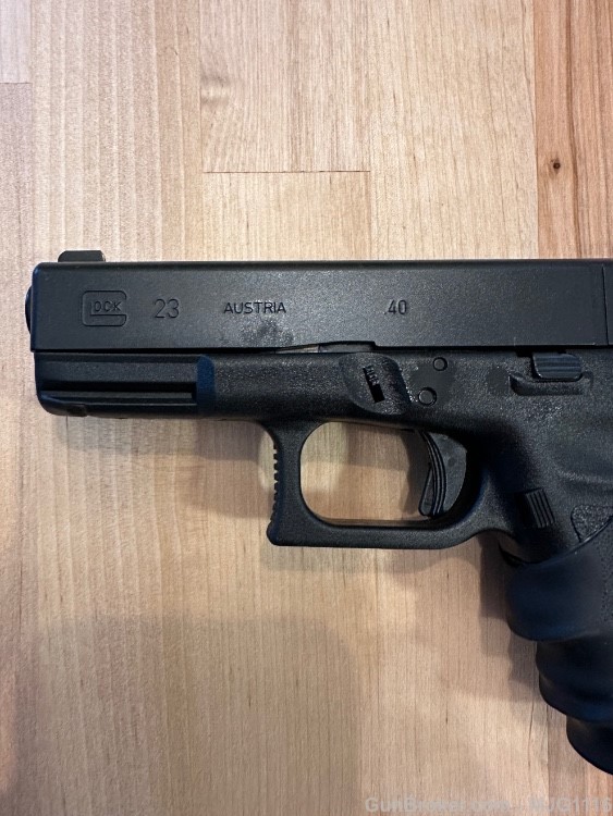 Glock 23 .40cal Gen 3 with Night Sights-img-3