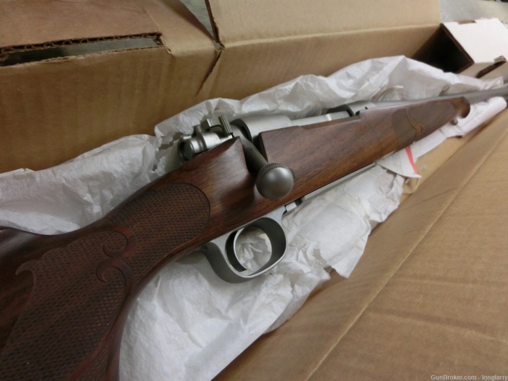 Winchester Model 70 Classic Stainless Walnut-300 Win mag-img-0