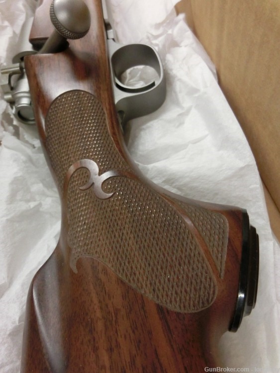 Winchester Model 70 Classic Stainless Walnut-300 Win mag-img-4