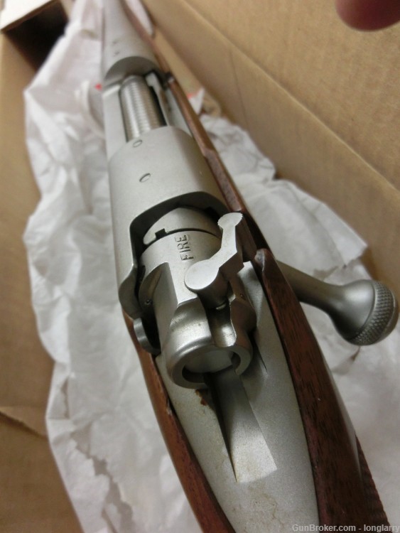 Winchester Model 70 Classic Stainless Walnut-300 Win mag-img-6