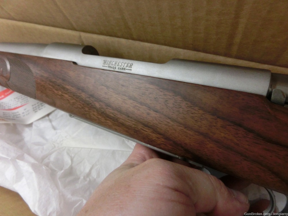 Winchester Model 70 Classic Stainless Walnut-300 Win mag-img-11