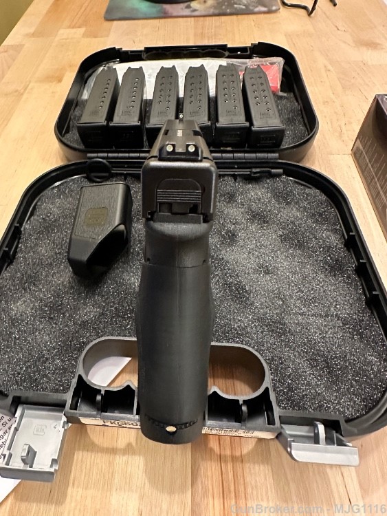 Glock 21 .45 ACP Gen 3 with Tactical Laser/Light combo-img-3