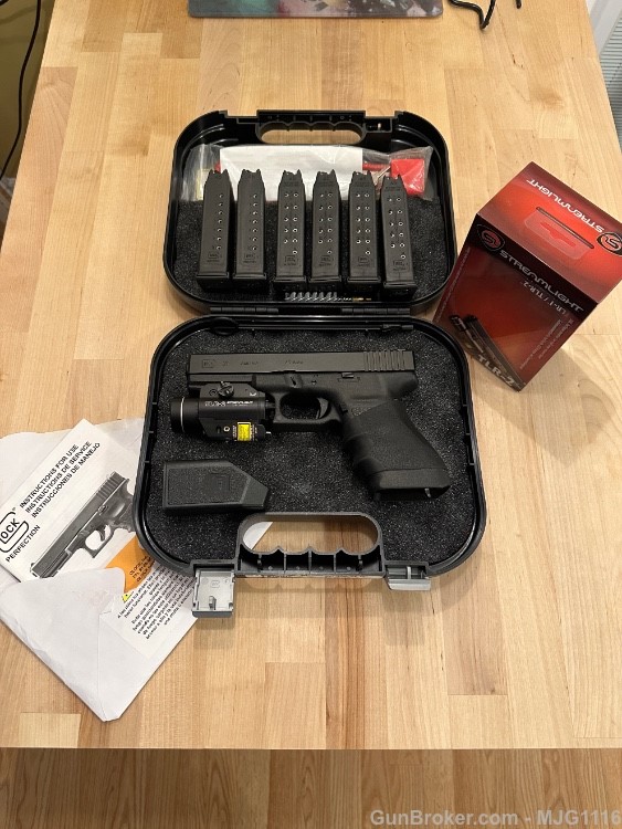 Glock 21 .45 ACP Gen 3 with Tactical Laser/Light combo-img-0
