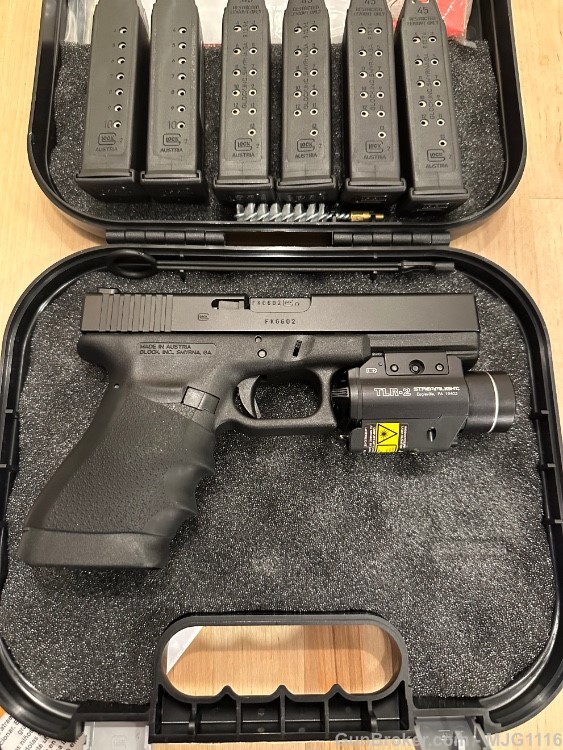 Glock 21 .45 ACP Gen 3 with Tactical Laser/Light combo-img-2