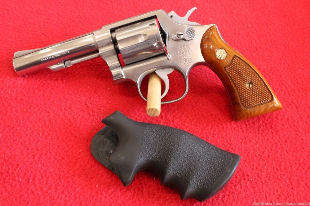 Smith & Wesson M64-3, Fine cond.38 spl. 4"Bbl. Wood & Syn. Grips-img-0