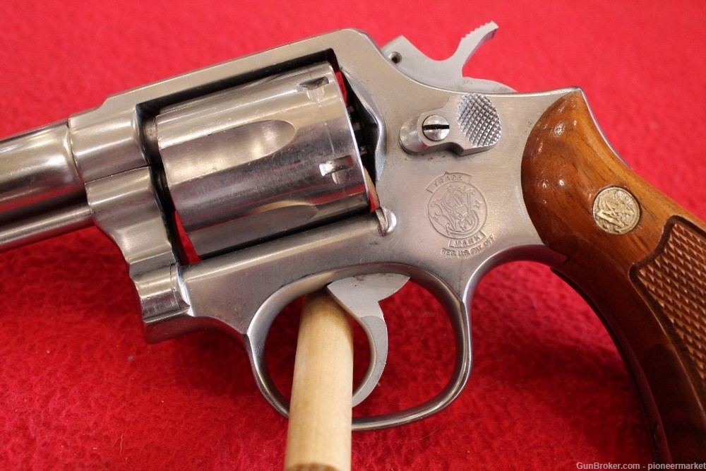Smith & Wesson M64-3, Fine cond.38 spl. 4"Bbl. Wood & Syn. Grips-img-1