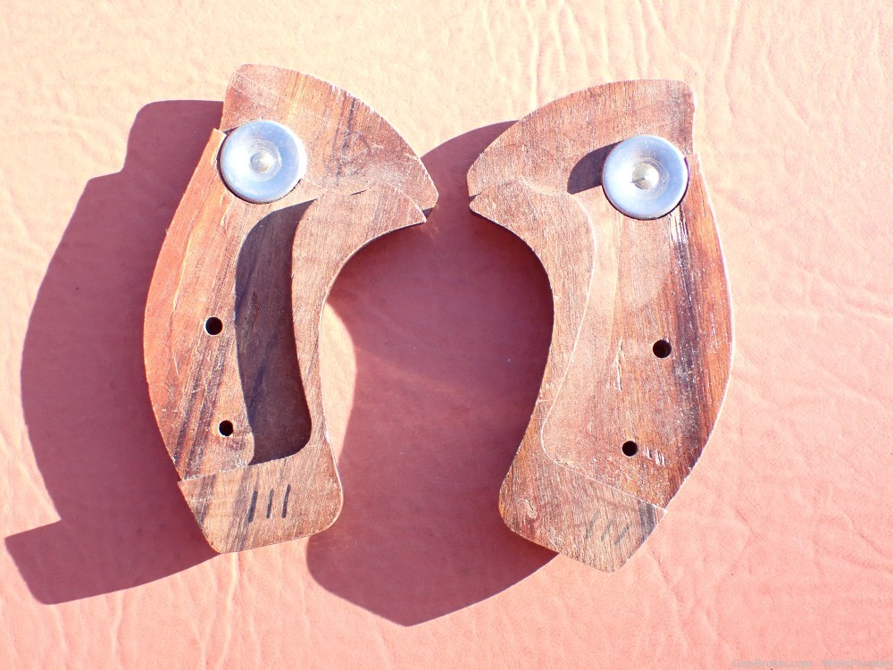 SMITH & WESSON J FRAME FACTORY SMOOTH ROUND BUTT WOOD GRIPS -img-1