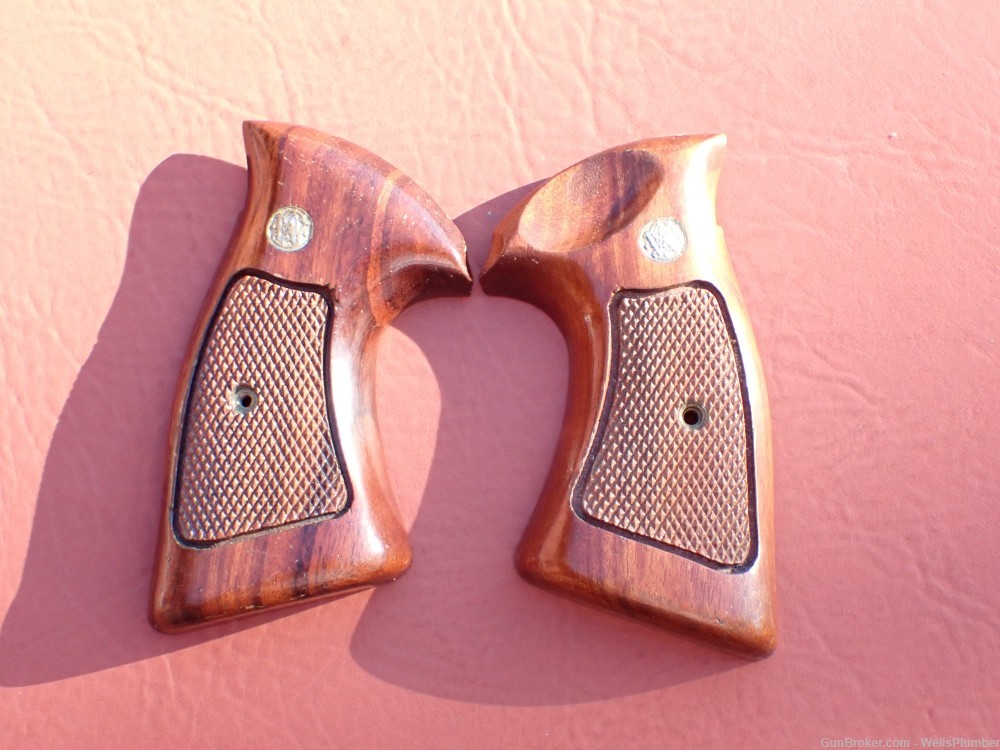 SMITH & WESSON K FRAME FACTORY CHECKERED WOOD GRIPS-img-0