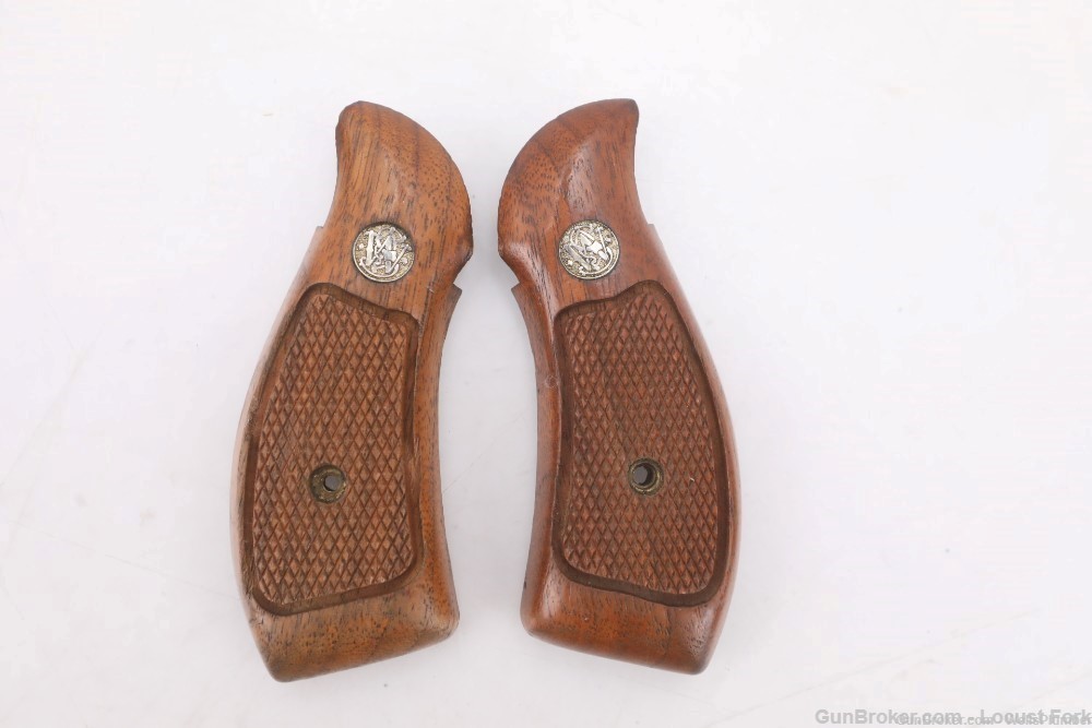 SMITH & WESSON K FRAME FACTORY CHECKERED WOOD GRIPS (EXCELLENT)-img-0