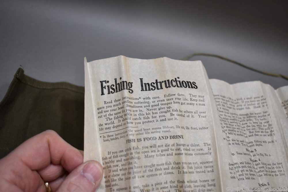 US Navy? WWII Era? Vintage Roll Up Survival Fishing Kit READ-img-9