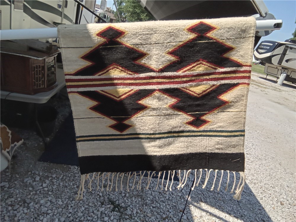 Beautiful 100% wool Navajo rug- 30 inches X 60 inches-made in Mexico-img-5