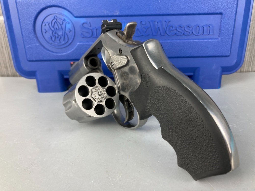 Smith & Wesson 686 Plus .357 Magnum Stainless 7-Shot/2.5-inch Revolver-img-3