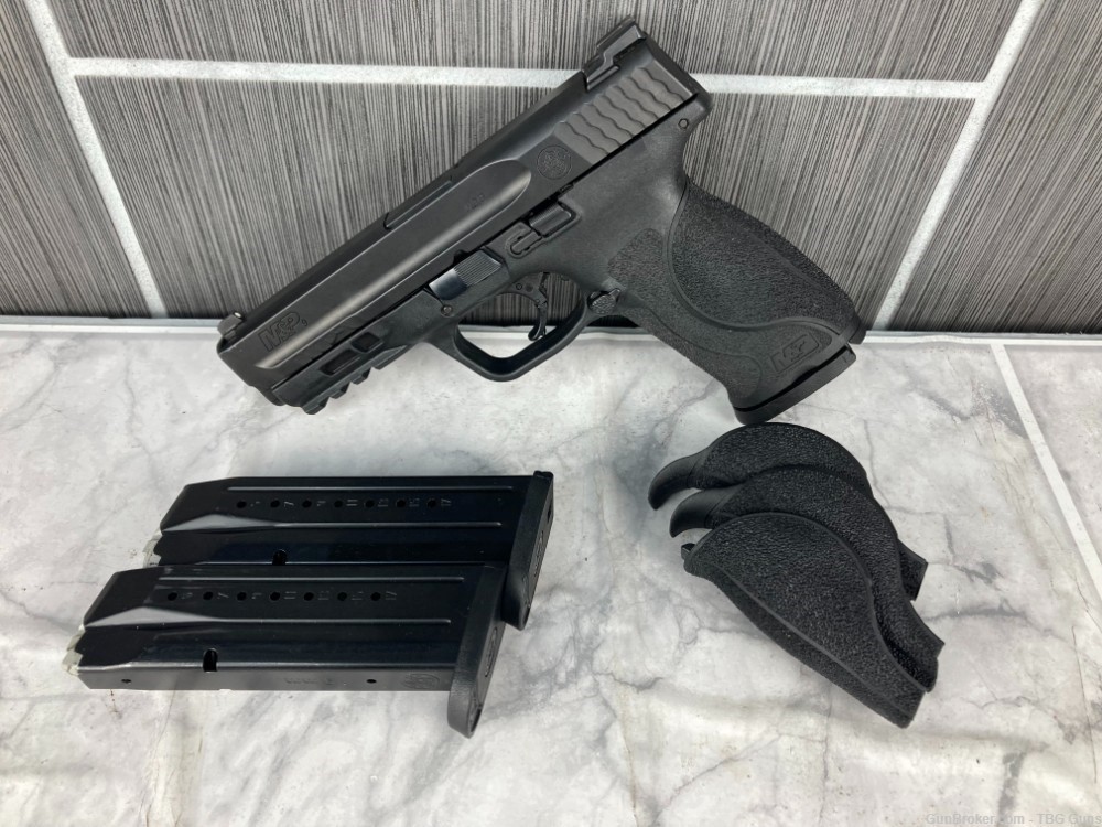 Smith & Wesson M&P M2.0 9mm 4” with 3 magazines & backstraps-img-0