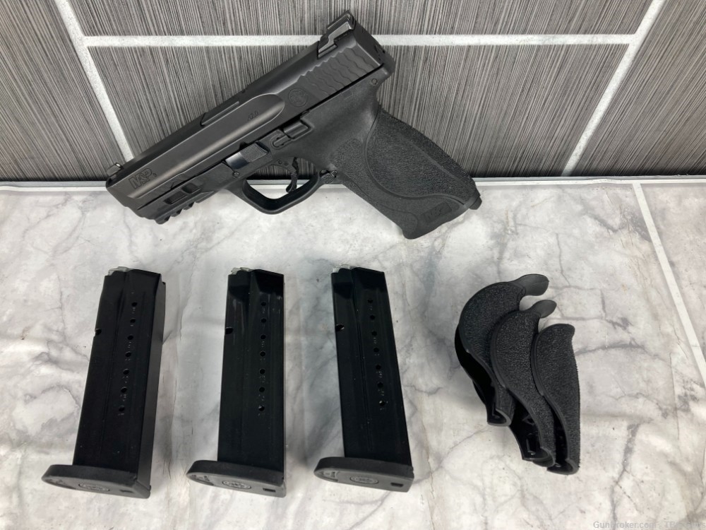Smith & Wesson M&P M2.0 9mm 4” with 3 magazines & backstraps-img-1