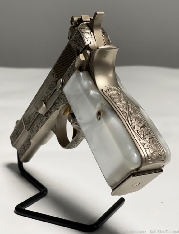 RENAISSANCE! Browning Hi-Power 1972 - Hand Engraved - Limited Edition-img-3