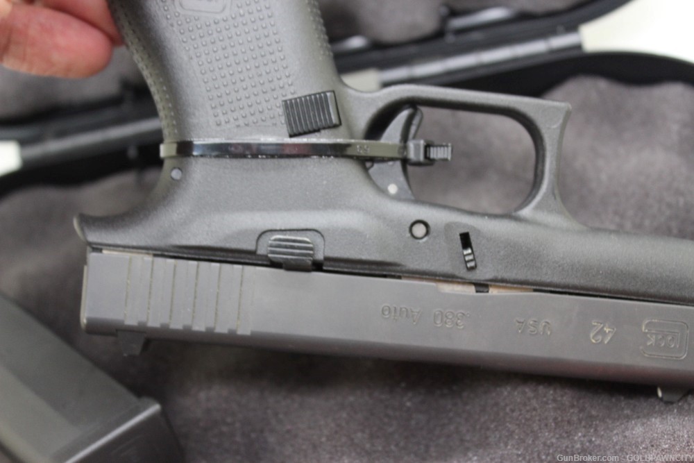 LIKE NEW Glock 42 .380 3.25" Semi Auto Pistol 2 Mags & Box & Papers-img-8