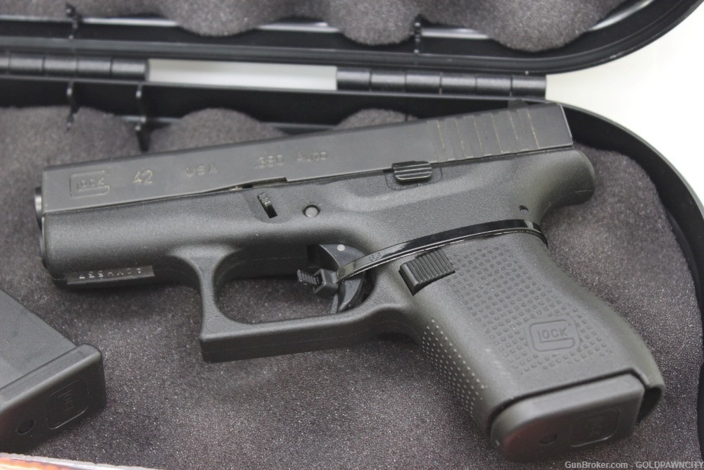 LIKE NEW Glock 42 .380 3.25" Semi Auto Pistol 2 Mags & Box & Papers-img-1