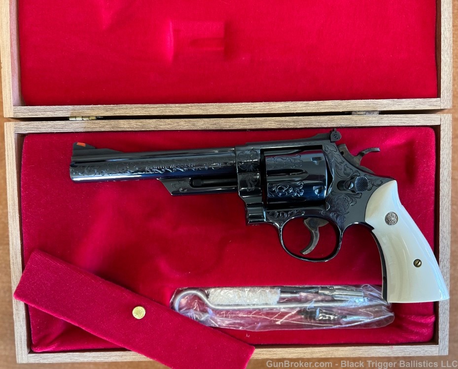 Smith and Wesson 29-2 blued engraved PRE LOCK 44 mag No/Reserve-img-3
