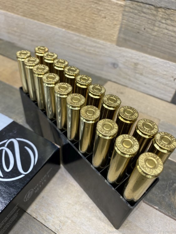 Weatherby 180 gr Interlock Ultra-High-Velocity .300 WBY Mag 20 Round Box-img-1