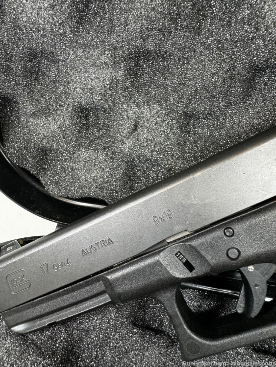 Glock 17 GEN4 9mm Night Sights Police Trade NICE No Reserve NR-img-1