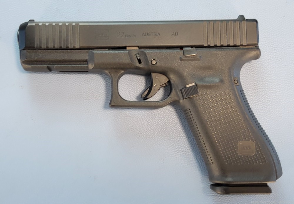 New Glock G22 Gen4 4.49" Barrell. 40 S&W 15 Round Mags NO CC FEES -img-0