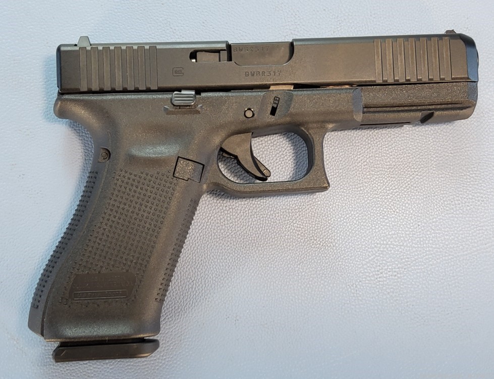 New Glock G22 Gen4 4.49" Barrell. 40 S&W 15 Round Mags NO CC FEES -img-1
