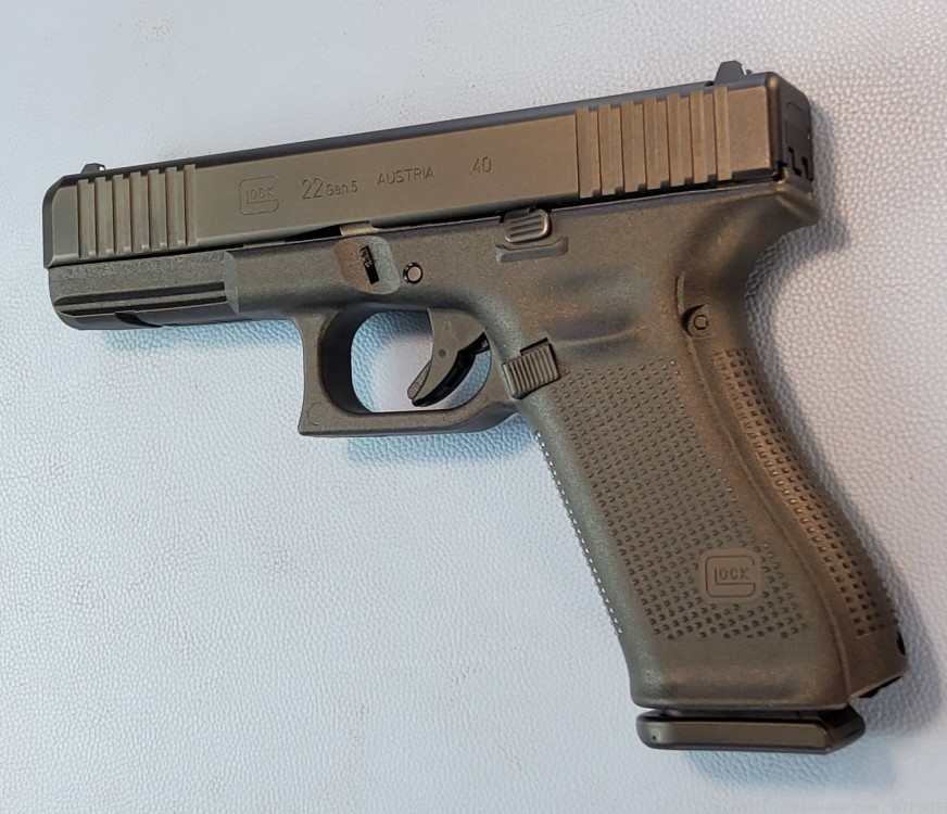 New Glock G22 Gen4 4.49" Barrell. 40 S&W 15 Round Mags NO CC FEES -img-5