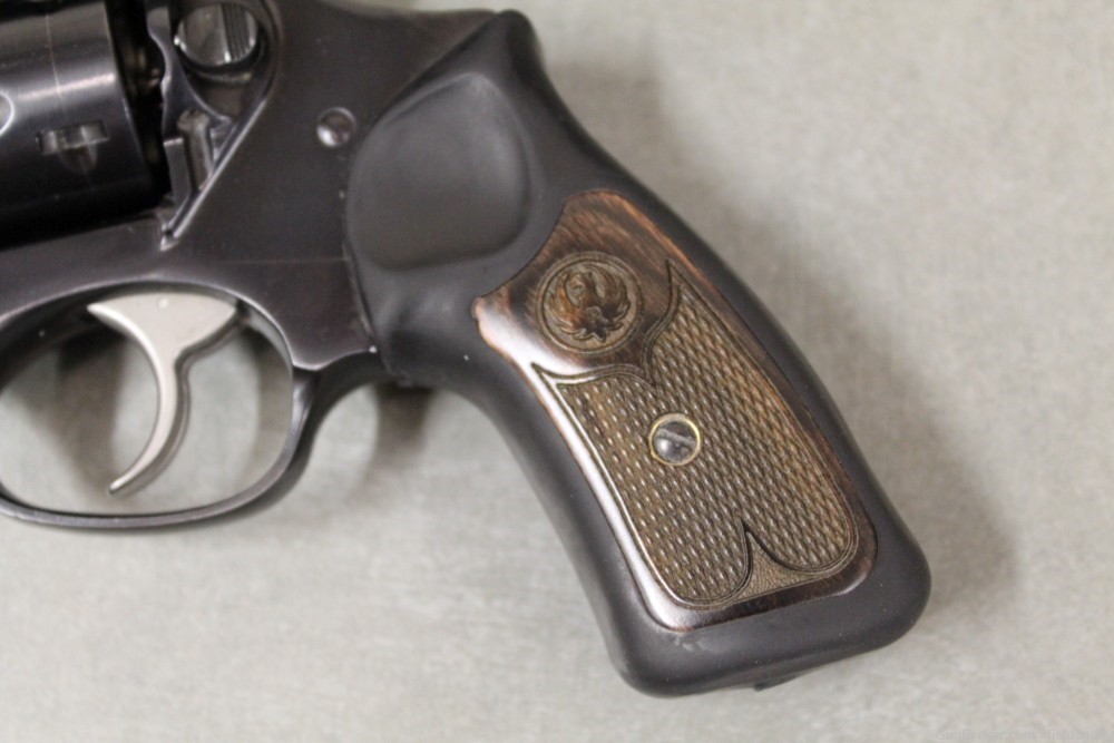 Ruger SP101 357 Magnum, blued, 5 round, Holster, Excellent Condition-img-4