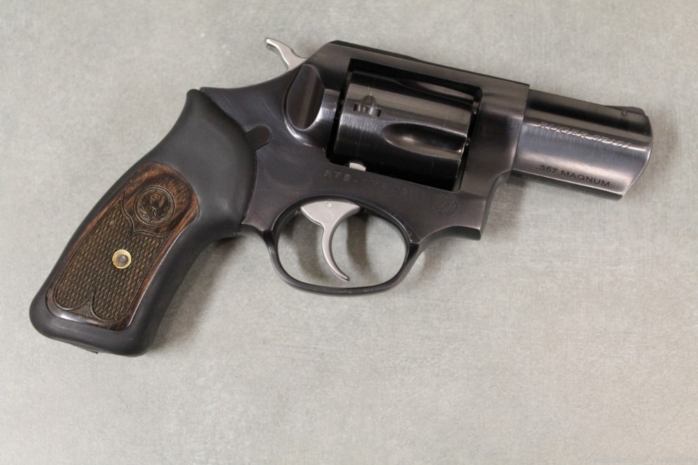 Ruger SP101 357 Magnum, blued, 5 round, Holster, Excellent Condition-img-11