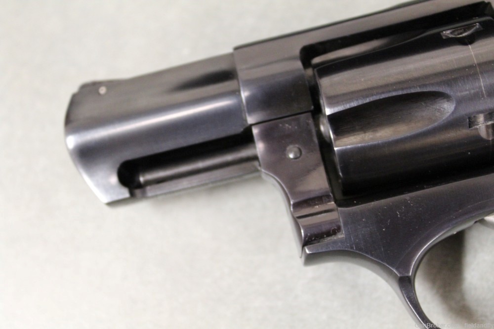 Ruger SP101 357 Magnum, blued, 5 round, Holster, Excellent Condition-img-2