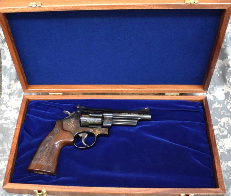 S&W 29-10 in 44 Mag w/wood case - UNFIRED!-img-18