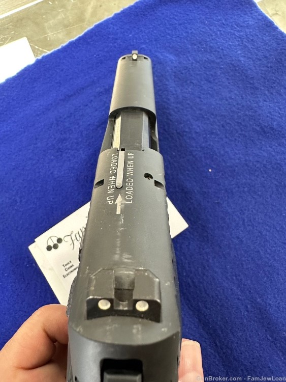 SigSauer P226 9mm 2 Mags Sig Laser needs Battery-img-2