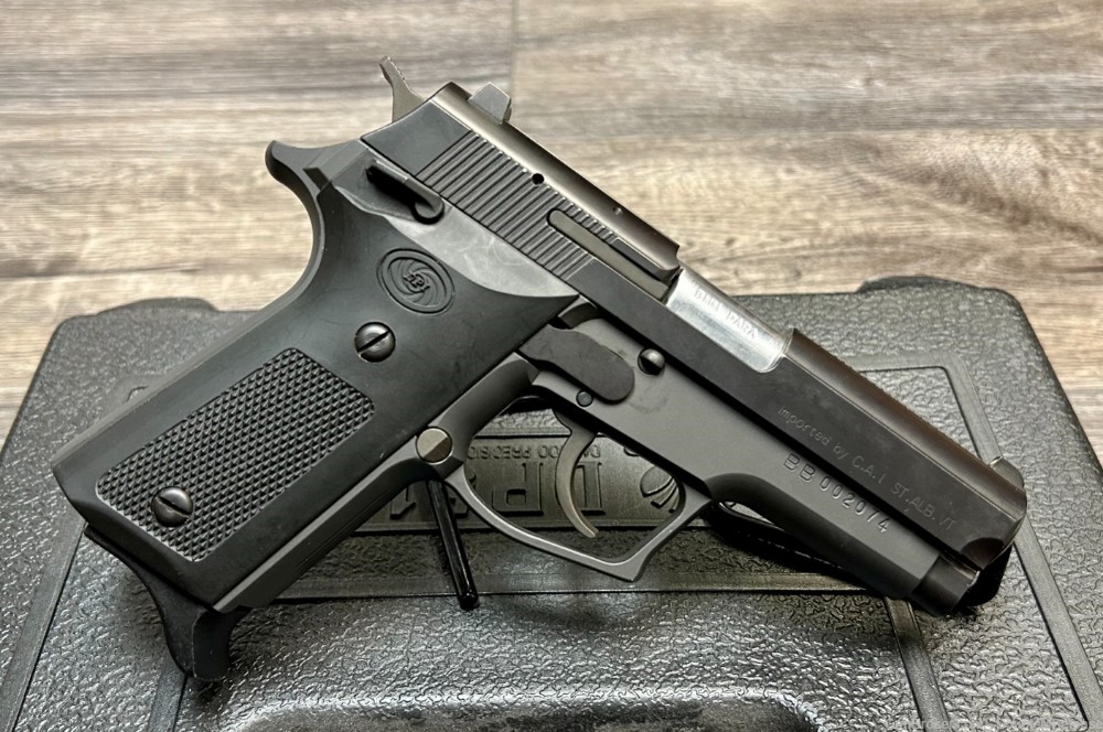 Daewoo DP51C 9mm Pistol W/ Magazine and Hard Case-img-2