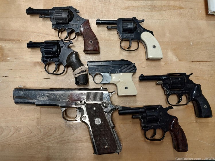 Misc. Lot of Starter Pistols Revolvers-img-0