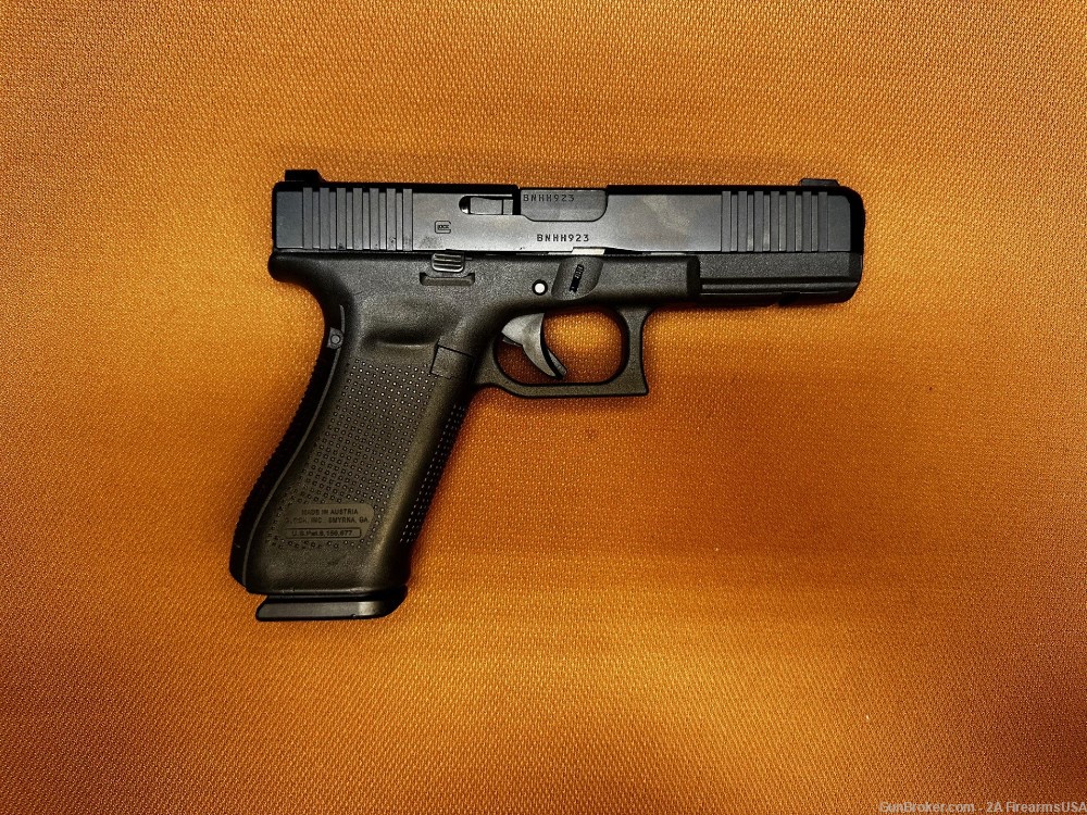Glock G17 Gen 5  – 9mm - LE Trade-In - NIGHT SIGHTS – LIFETIME GUARANTEE-img-0