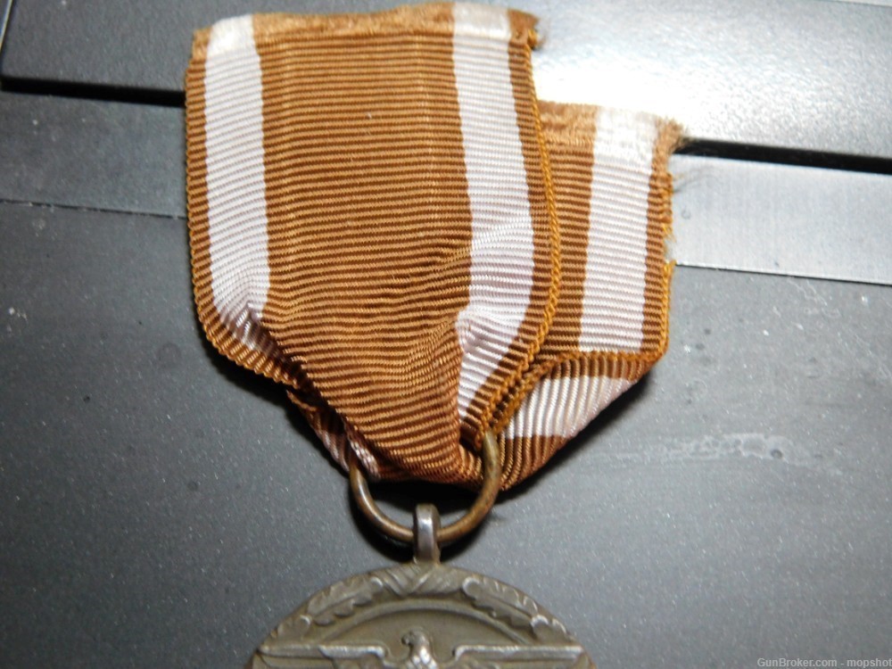 German WWII West Wall Medal-img-2