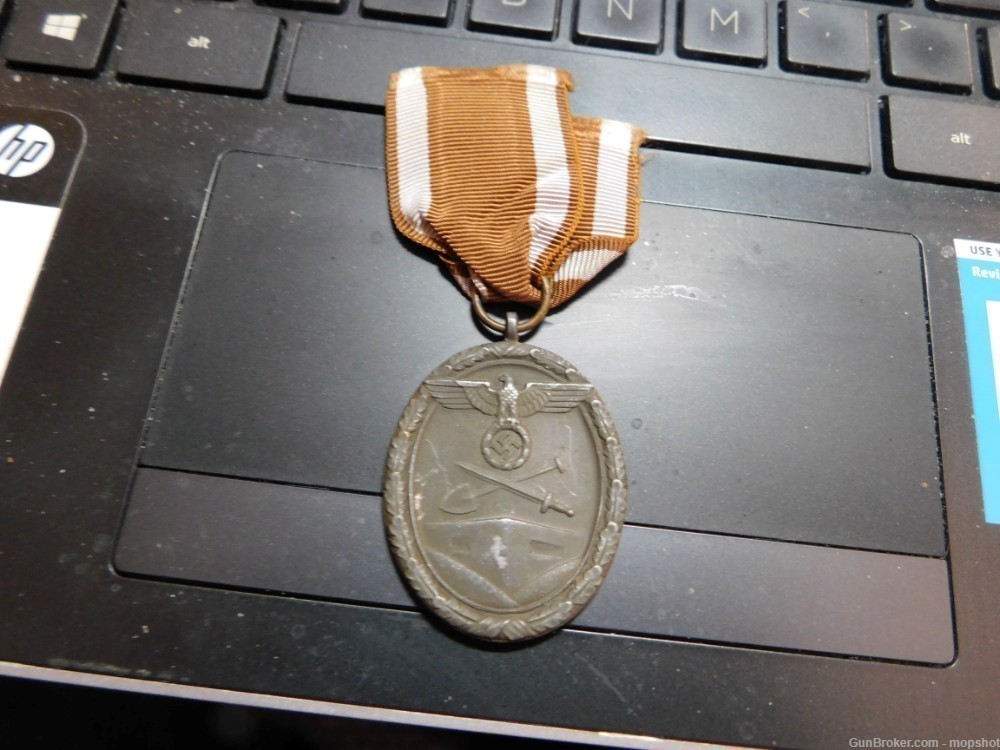 German WWII West Wall Medal-img-0