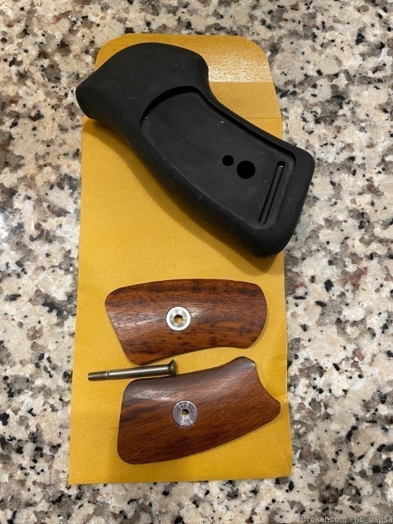 Ruger SP-101 Factory grip with wood panels-img-0