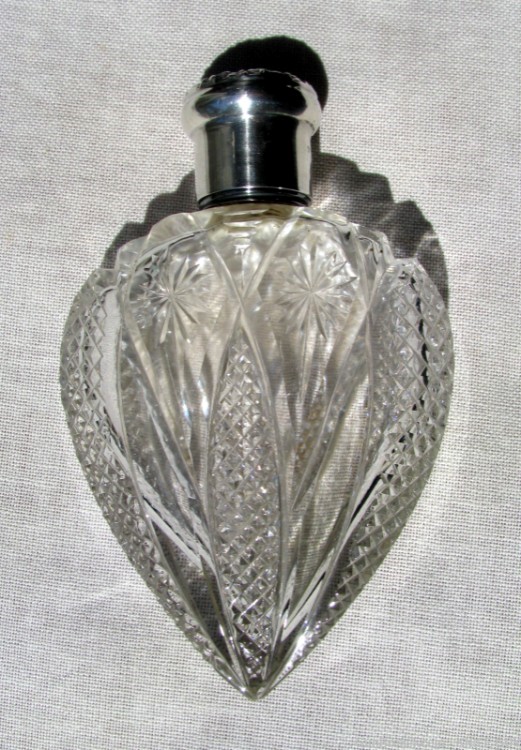 FINE ANTIQUE AMERICAN HEART SHAPED CRYSTAL NIPPER/PERFUME FLASK 1887-1912-img-0