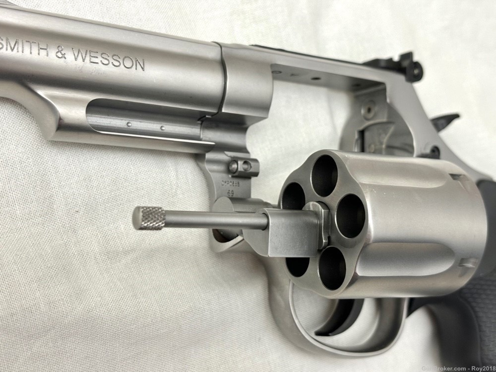 Smith & Wesson 69 Combat Magnum Revolver 44 Magnum-img-8