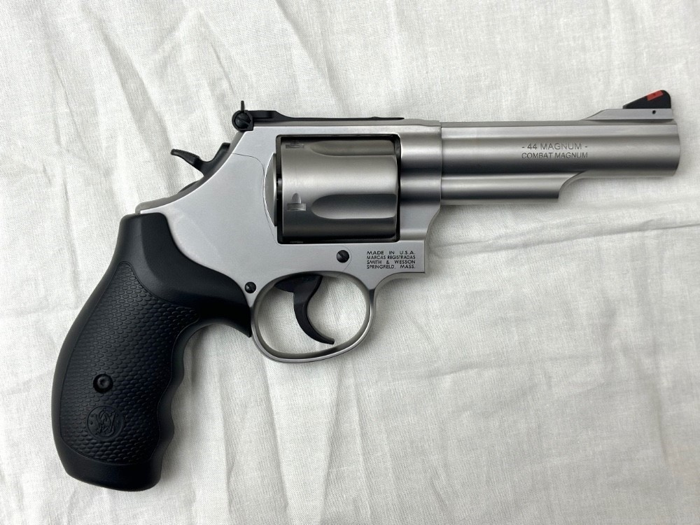 Smith & Wesson 69 Combat Magnum Revolver 44 Magnum-img-1